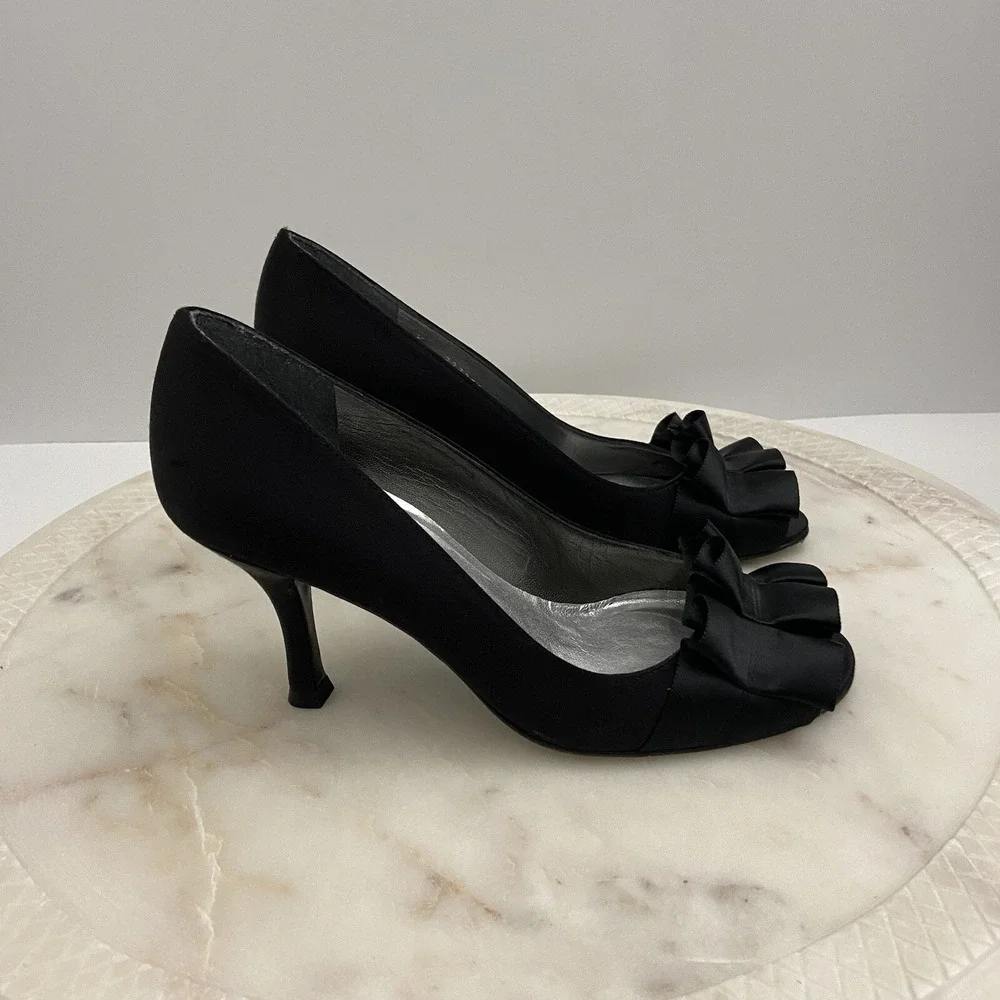 Stuart Weitzman Heels Open Toe Black Sandals Satin Ruffle Women's Size 6